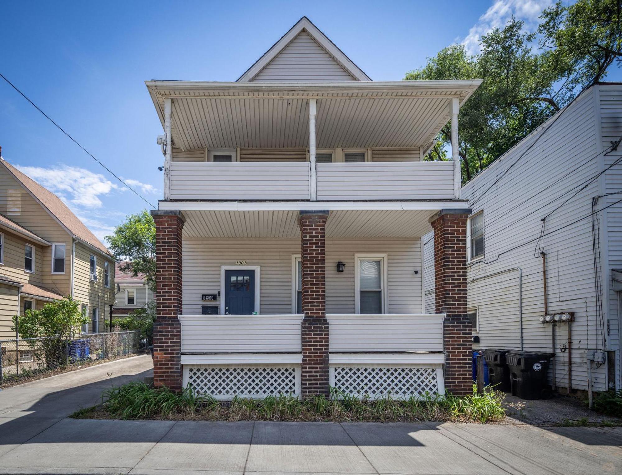 Апартаменты Mid-Century Modern Retreat In Little Italy Кливленд Экстерьер фото
